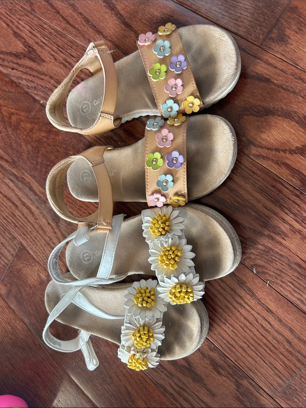 Cat & Jack Girls Floral Strap Sandals in Tan and White